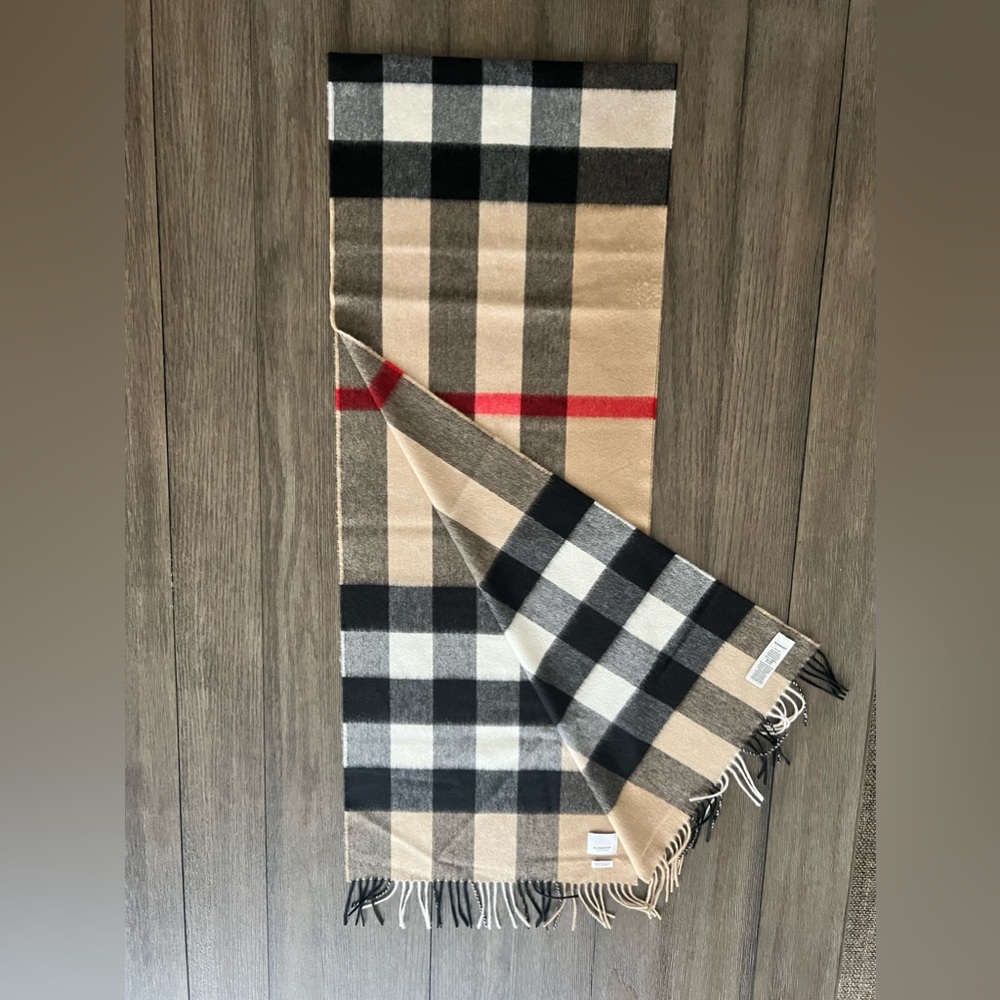 Burberry Cashmere Chack Scarf - Picture 7 of 16